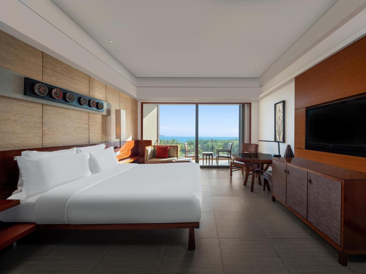 Pullman Oceanview Sanya Bay Resort & Spa Exterior foto