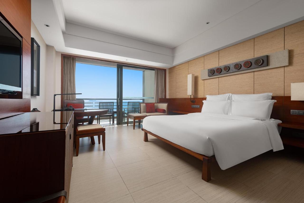 Pullman Oceanview Sanya Bay Resort & Spa Exterior foto